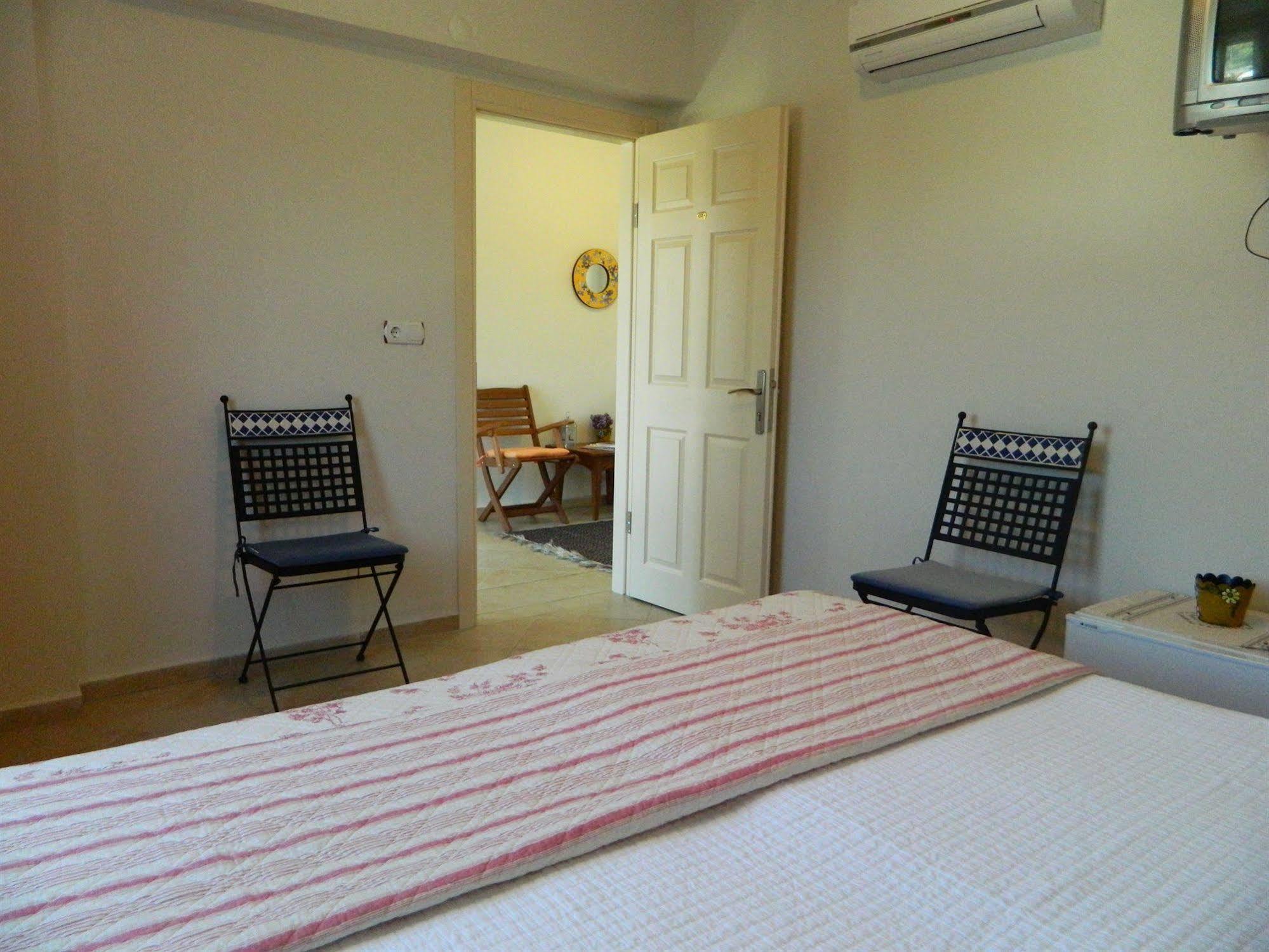 Ege Han Hotel บอซจาดา ภายนอก รูปภาพ